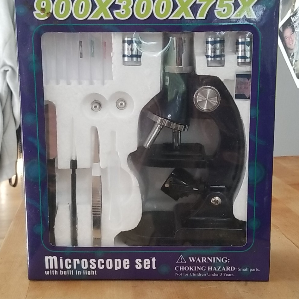Brand New Microscope set with Light!